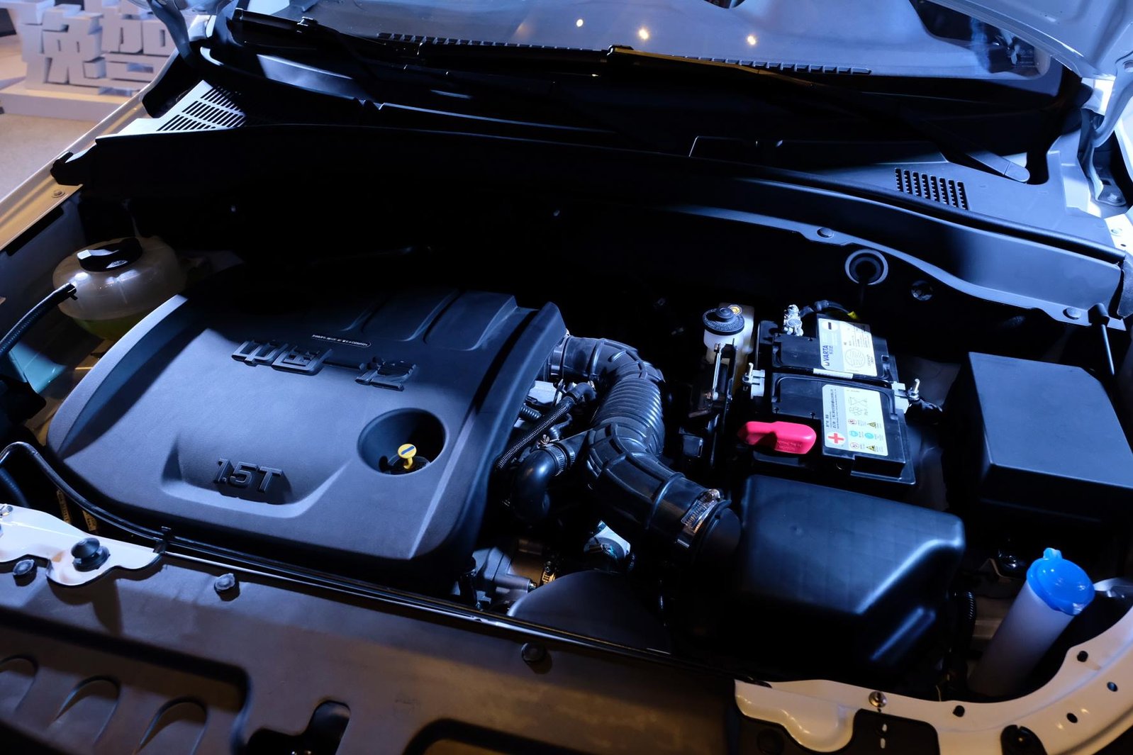 一汽森雅r7机油格漏油,发动机漏油是所有车的通病