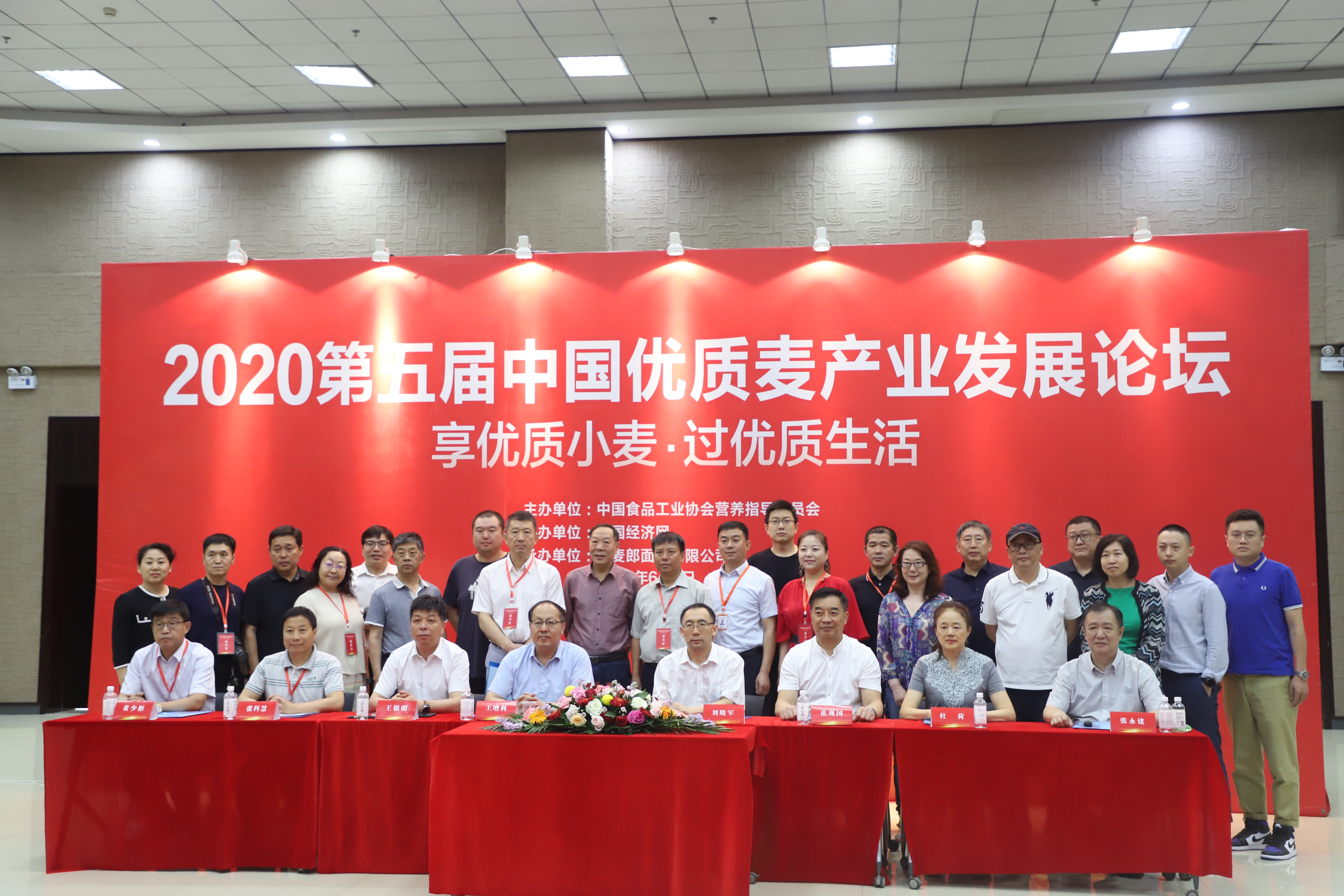 继洋奶粉之后，洋小麦又来收智商税？国麦实锤打脸进口小麦