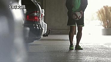 足球环绕地球,环绕地球足球慢动作回放