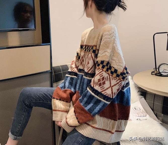 今年流行设计感毛衣,韩国设计款宽松毛衣