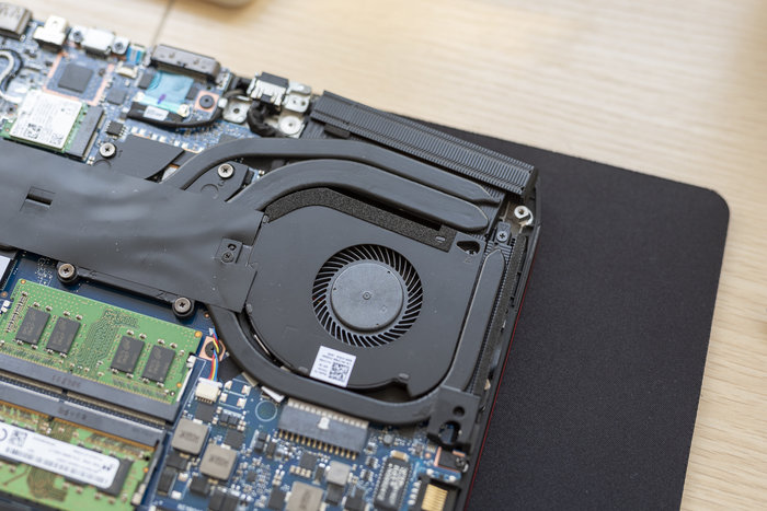 外星人alienware m15哪个颜色好 (外星人alienware m15 r7测评)