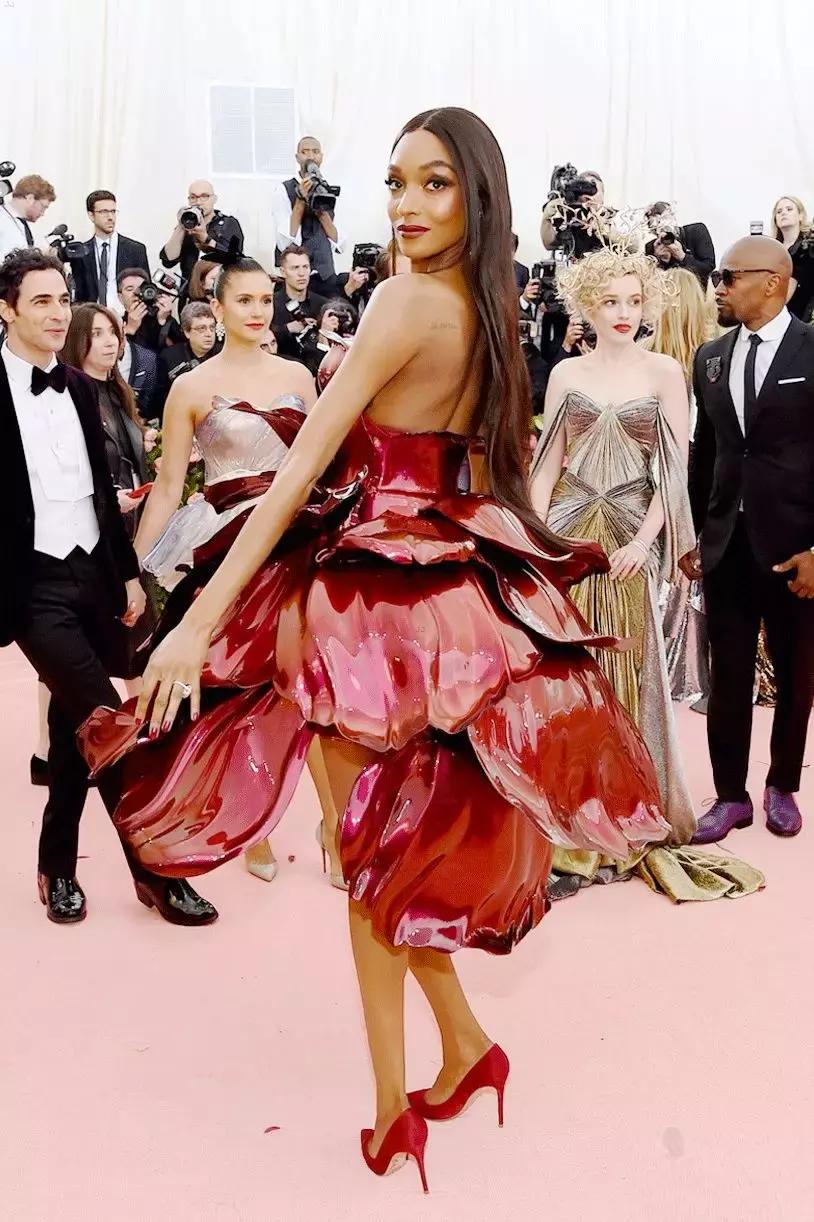 MetGala｜他们都在骗你，今年时尚奥斯卡的主题，是中国古代神话