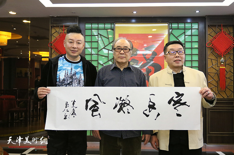 巨龙画院新春团拜活动在江泽福轩大饭店举行