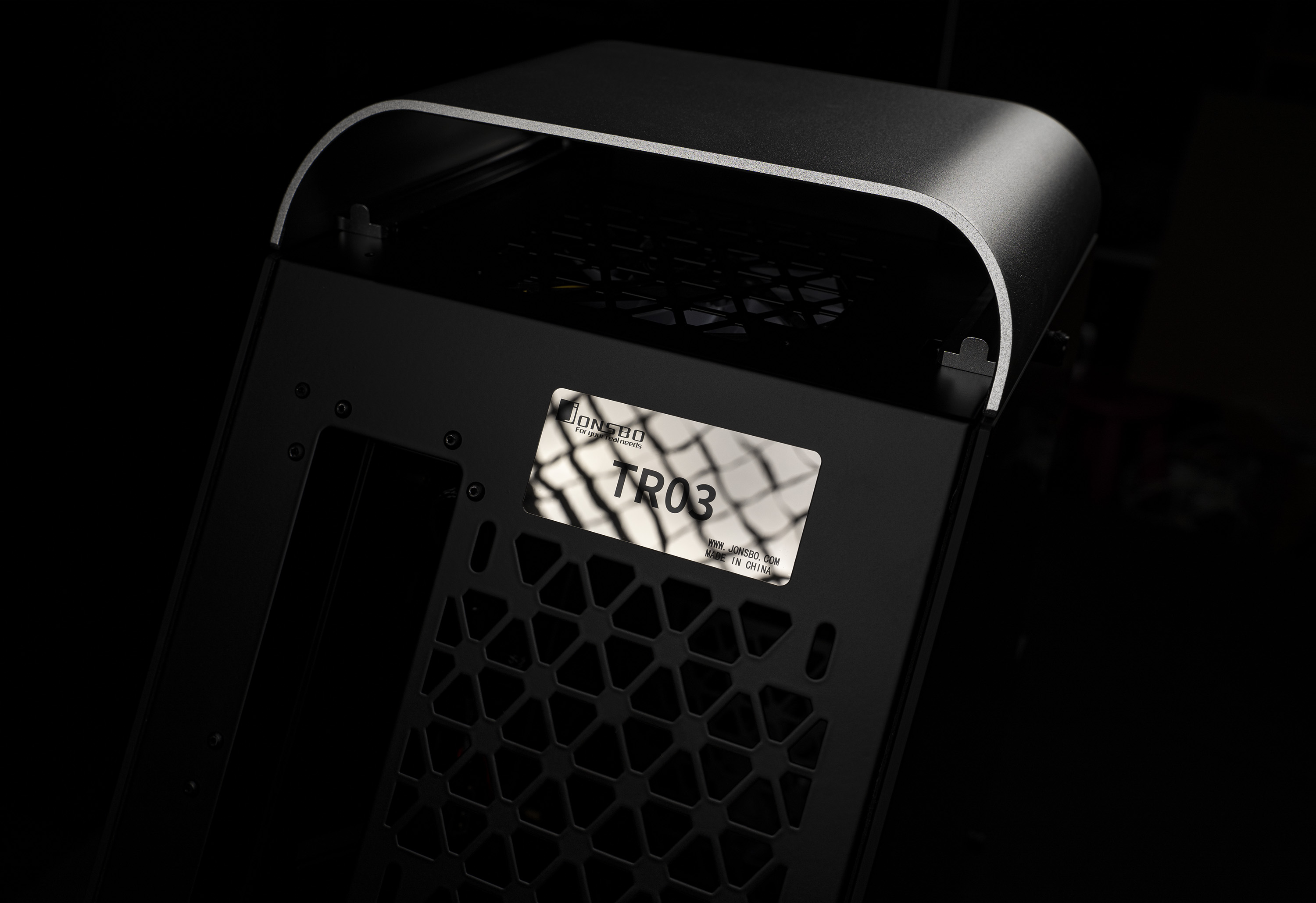 顶级机箱装机,第一次装机推荐机箱