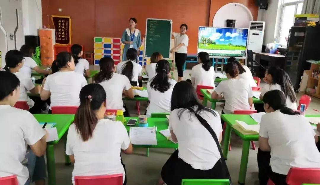 师爱如蜜，用心铺开童话之路，格林童话幼儿园喜迎开学季