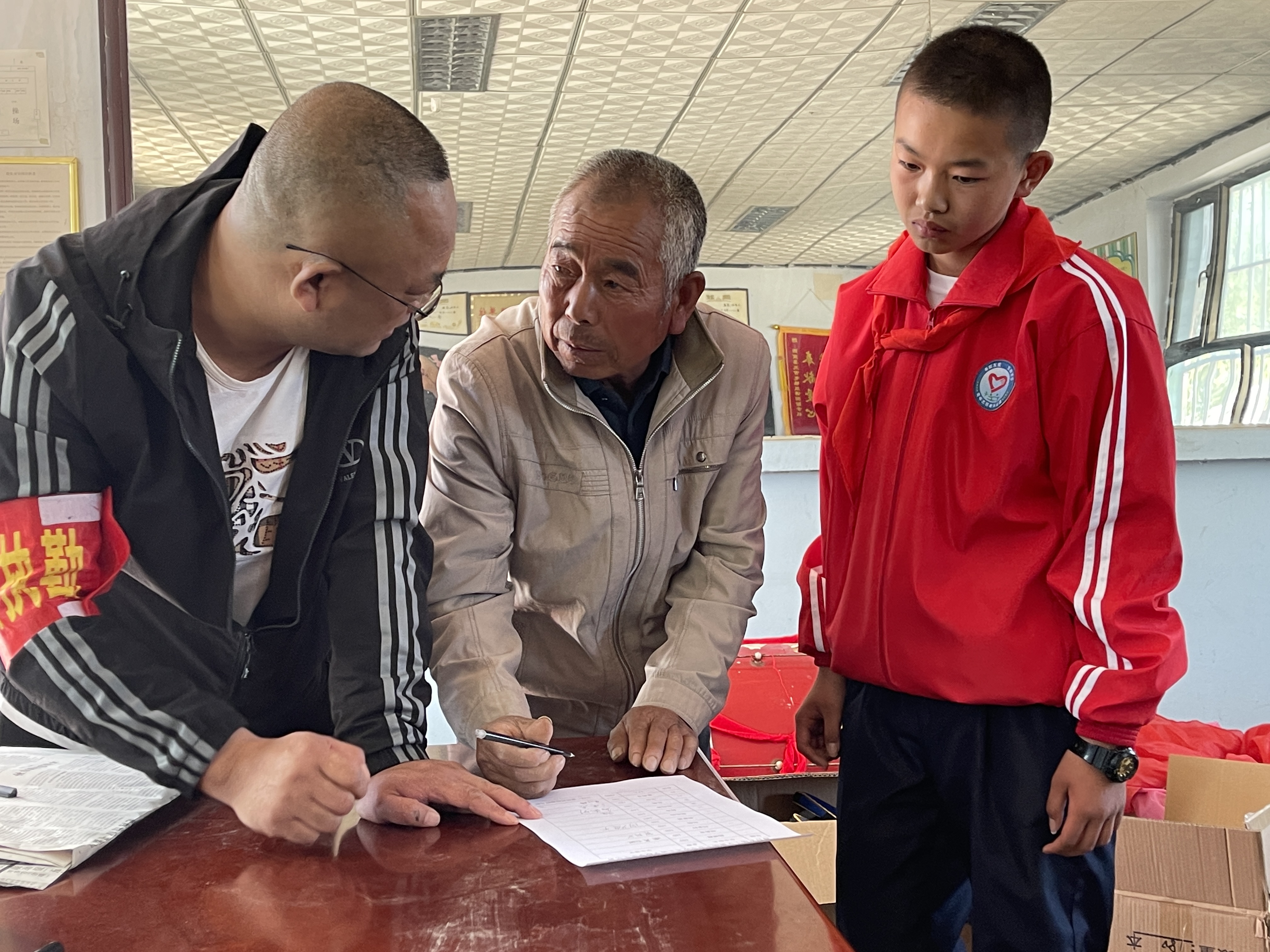 千里之外心连心,千里手拉手