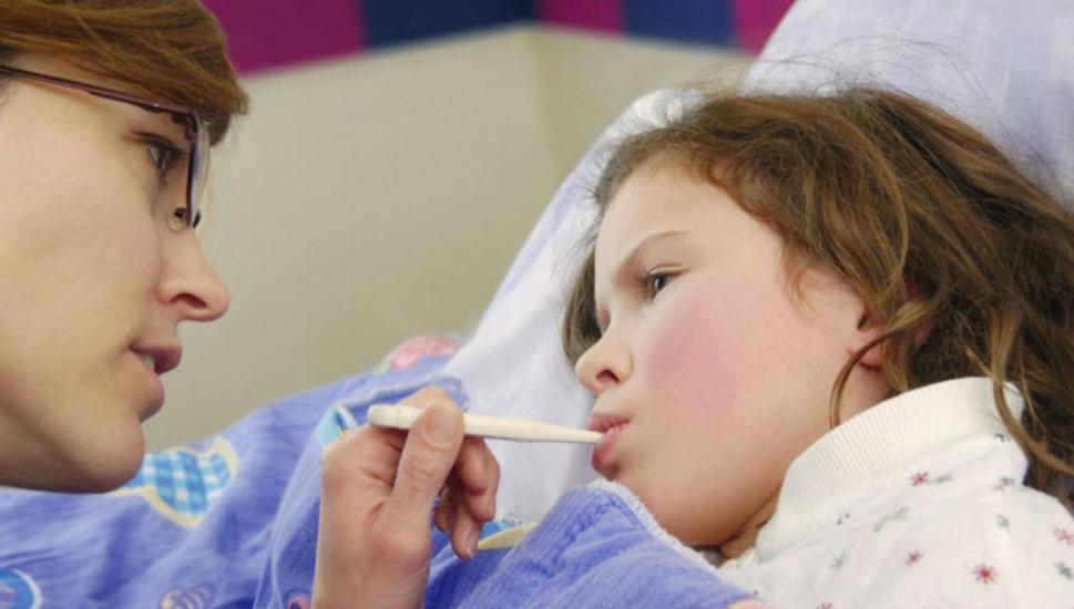 孩子发烧不要慌如何正确降温,晚上孩子发烧最有效的退烧方法