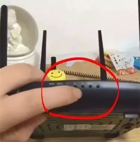 酒店民宿里的*孔摄针机像**，正在直播你的爱情动作片，怎么办？