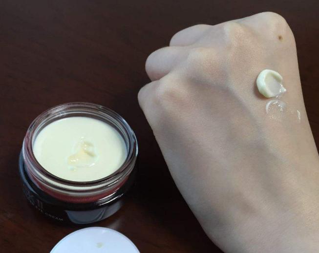 眼霜擦多了长脂肪粒怎么办,涂抹眼霜长脂肪粒怎么回事