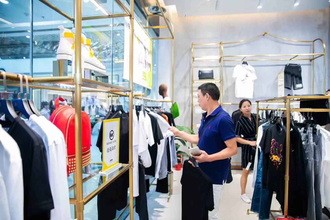 老铁放肆购！潮牌1~3折起，衣麦仓哈尔滨银泰店被时尚咖“攻陷”