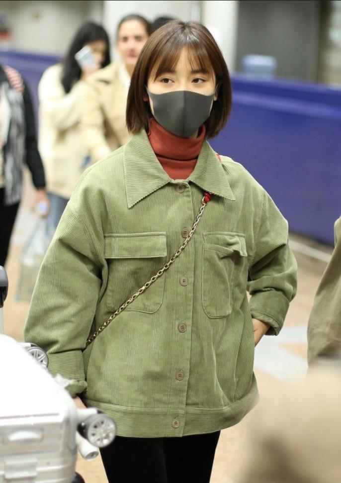 脸大肩厚怎样穿衣显瘦,脸大怎么穿显瘦