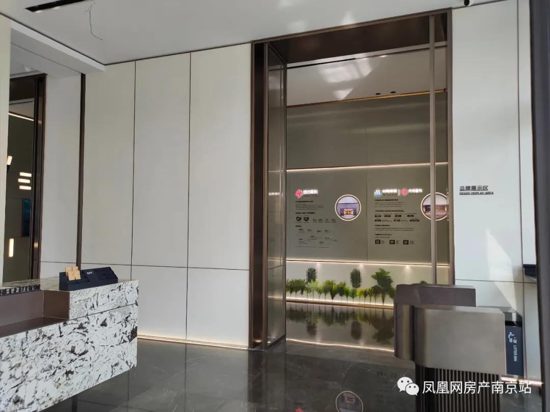 小区的开心农场,小区住户在院内玩开心农场