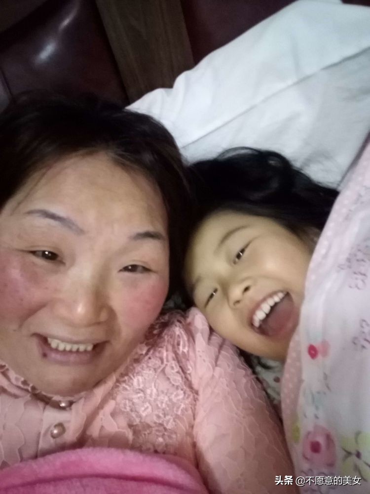 可爱的少妇自拍越来越丰满越来越成熟了