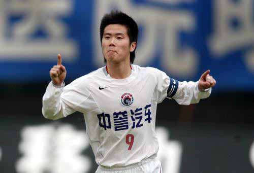 从小在铁西街头颠球的沈阳男孩，生涯都献给辽足退役后却怒喷主队