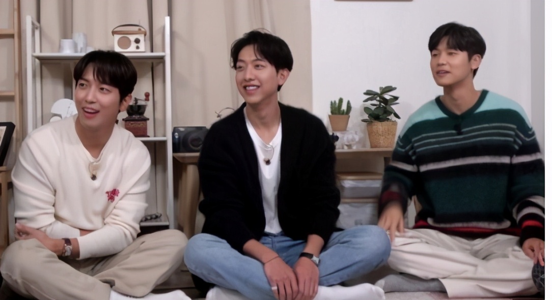 cnblue成员郑容和,郑容和组合cnblue哭了