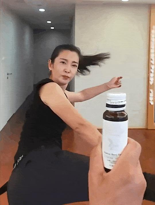 全世界都在挑战瓶盖，但请小心你的韧带