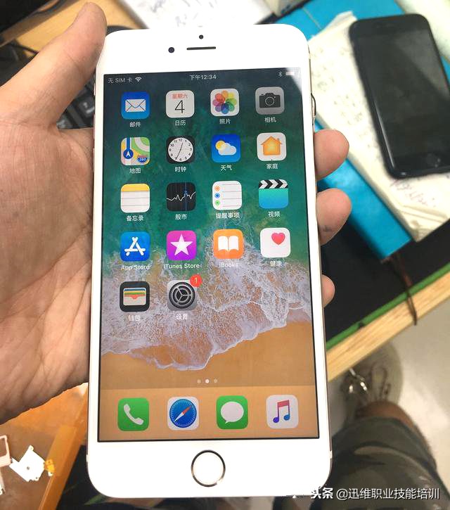 iphone6s充电亮屏又黑屏,iphone6s充电死机