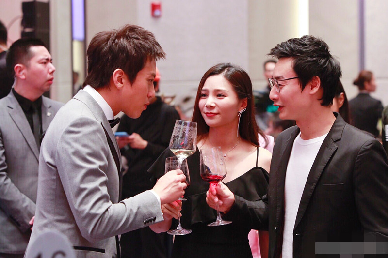 何姿奥运会夺冠颁奖,何姿跳水奥运会夺冠视频