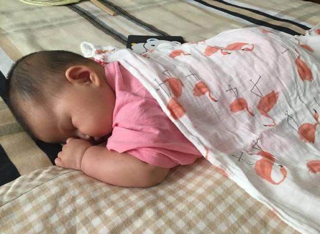 宝宝经常趴着睡是怎么回事,两岁的孩子一直趴着睡有危害吗