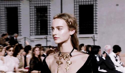 18岁脖子上有颈纹怎么按摩,18岁怎么去颈纹