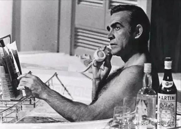 007史上最全酒单：撩妹，还得看《007》，因为哥喝的不是酒，是情