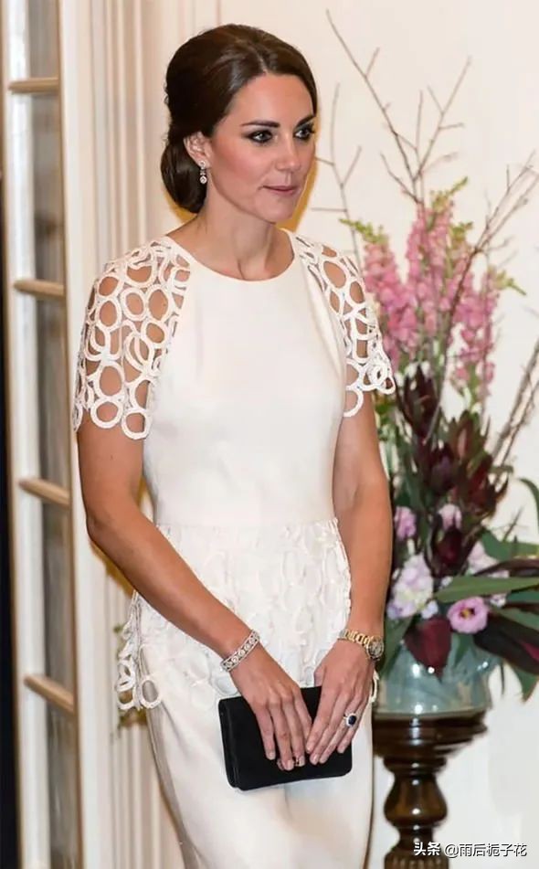 查尔斯送卡米拉的首饰,查尔斯王子礼物