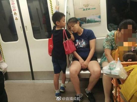 聪明妈妈这样示弱孩子格外懂事,想要孩子变优秀爸妈必须要舍得