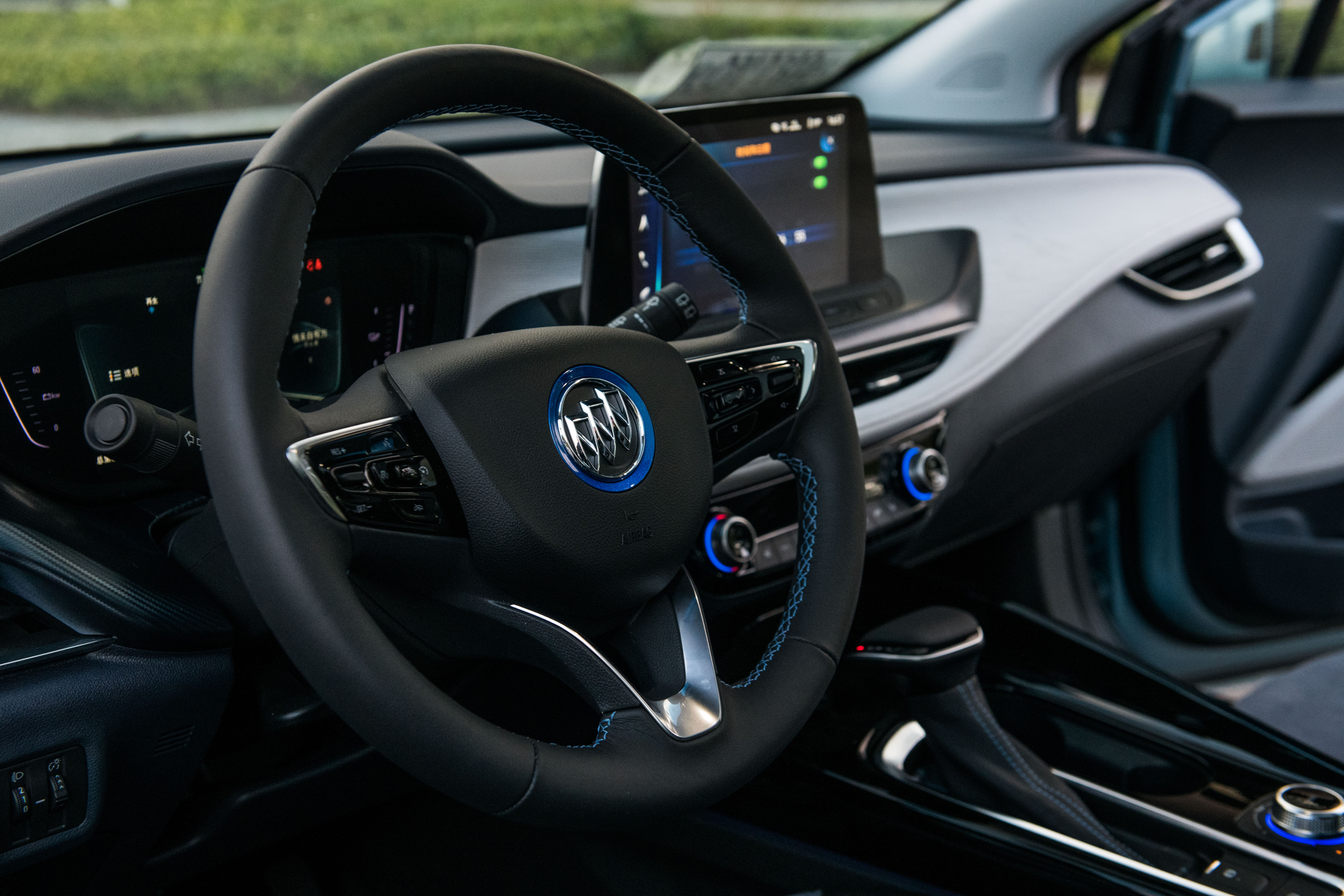 别克velite6微蓝抢先试驾续航提升,微蓝velite6纯电动430km越享版