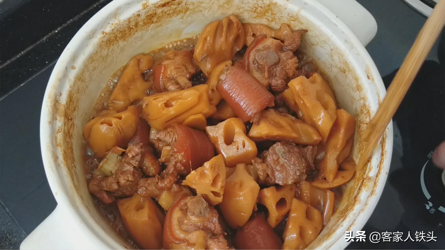 2节莲藕不煎不炸,这样做一锅,大人小孩抢着吃,营养好吃又下饭