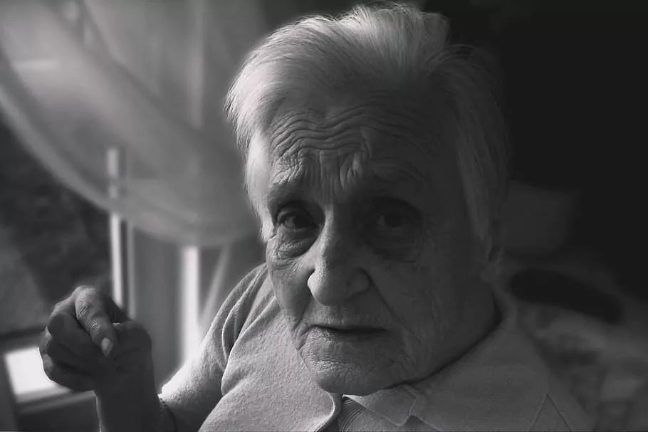 有什么药治便秘效果好副作用小,老年人药物引起便秘怎么办