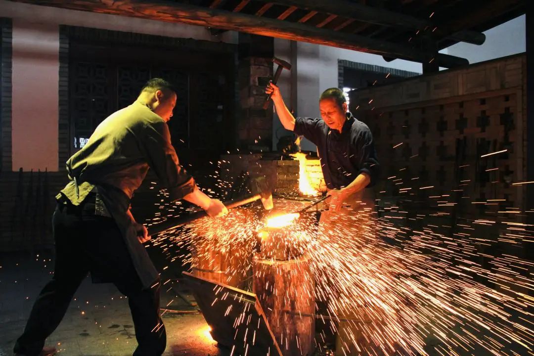 七旬老人铸剑60年,金庸求购富豪花800万,一把剑顶几套房