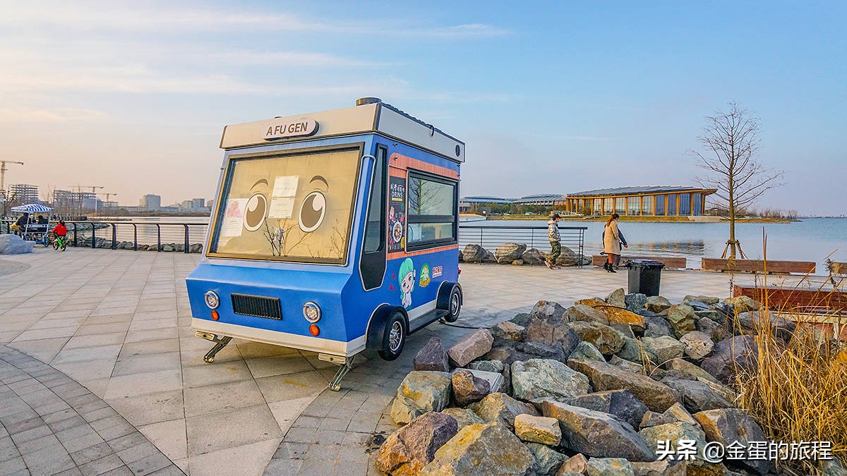 上海滴水湖湖底图片,上海人工滴水湖