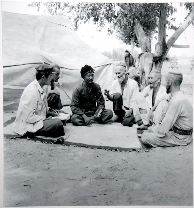 库尔班：想骑驴见毛*东泽**，92岁成为人大代表，曾孙女是航母女兵