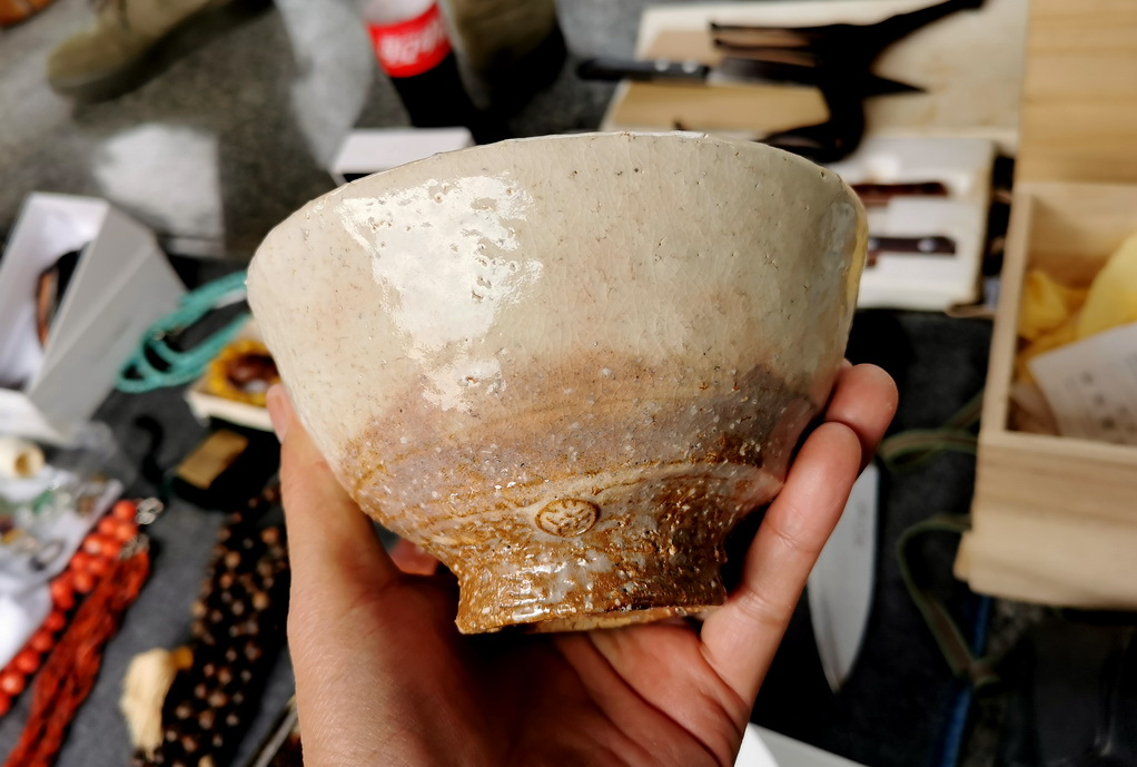 沈阳古玩地摊买日瓷杂货：东西好多，价格好诱人，这是怎么弄来的