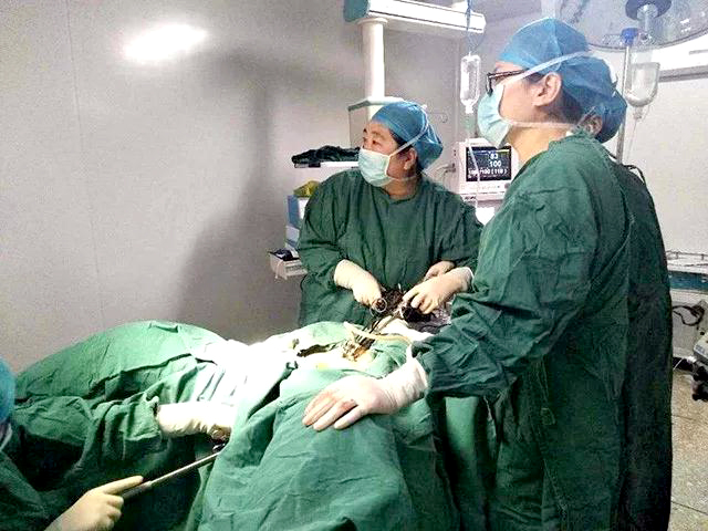 腹腔镜子宫切除新技术简介,单孔腹腔镜下全子宫切除