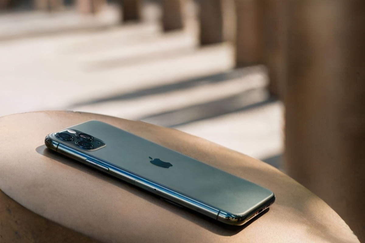 iphone12promax花屏,iphone手机突然屏幕花了