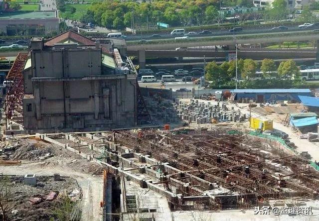 这些房子为了避免被拆的命运，也只能长腿“跑了”