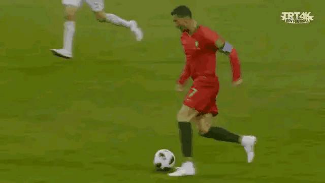 c罗假摔赢得的点球有多少,c罗为什么会被梅西假摔