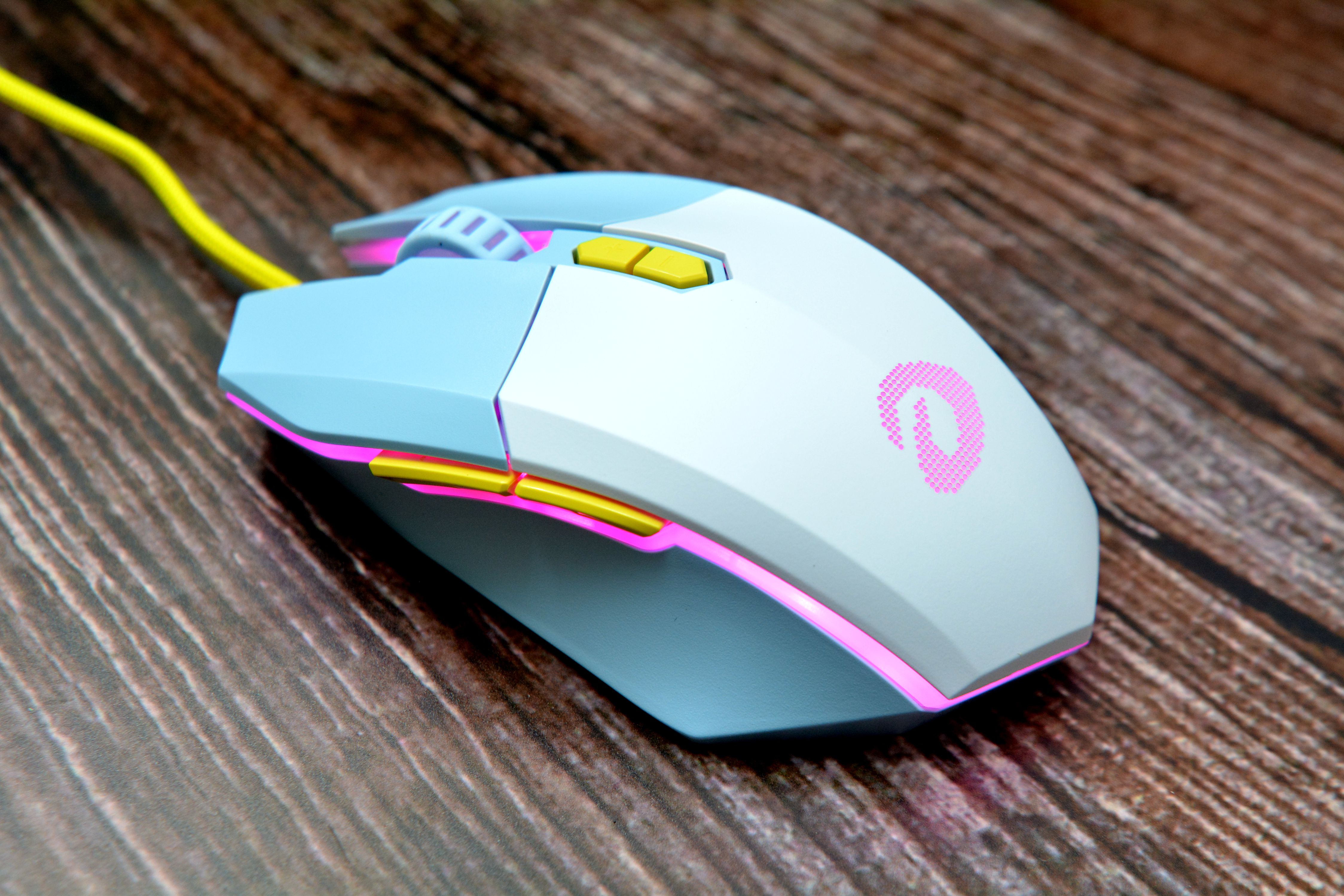 达尔优em910鼠标换微动,达尔优em910鼠标和雷蛇蝰蛇对比