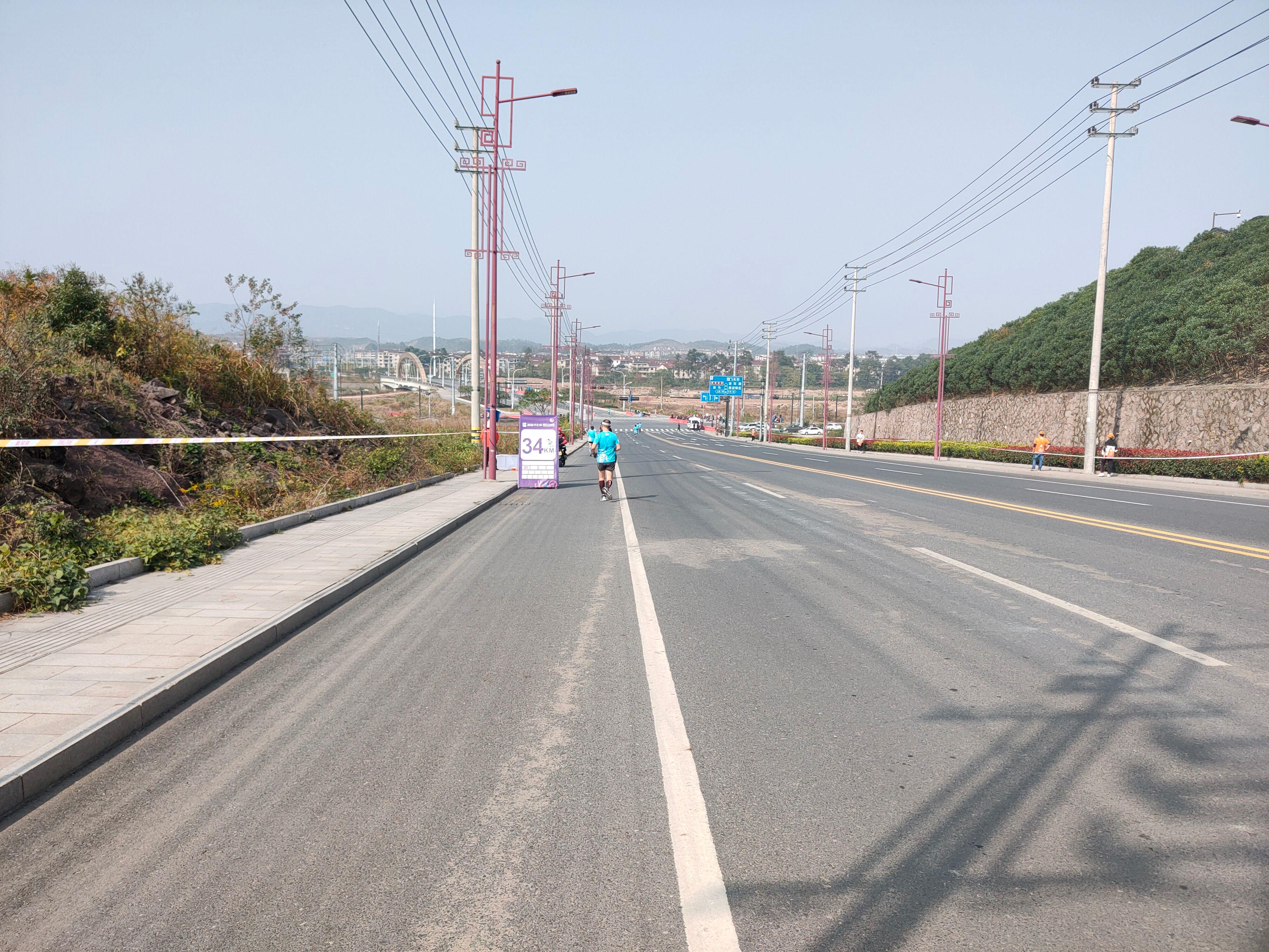 首个全马2022年超燃视频,横店马拉松2023全马颁奖直播