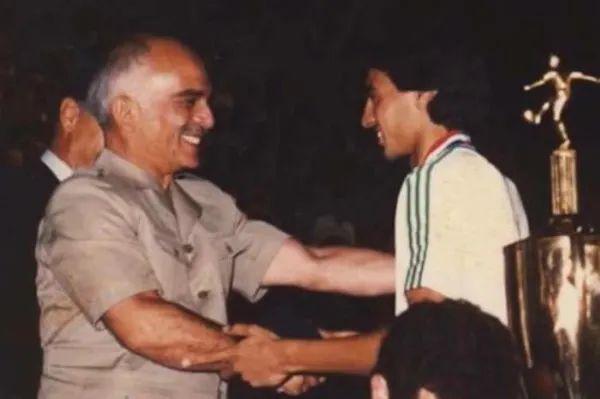 伊拉克足球英雄：生于*变政**，活于战争，死于病毒