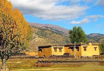 璧拌繘澶灞辩湅绉嬪ぉ缇庢櫙,璧颁埂闂寸殑灏忚矾璧忓涔＄殑缇庢櫙