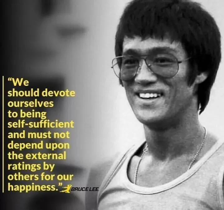 李小龙批评传统武术动作,李小龙被外国人推崇