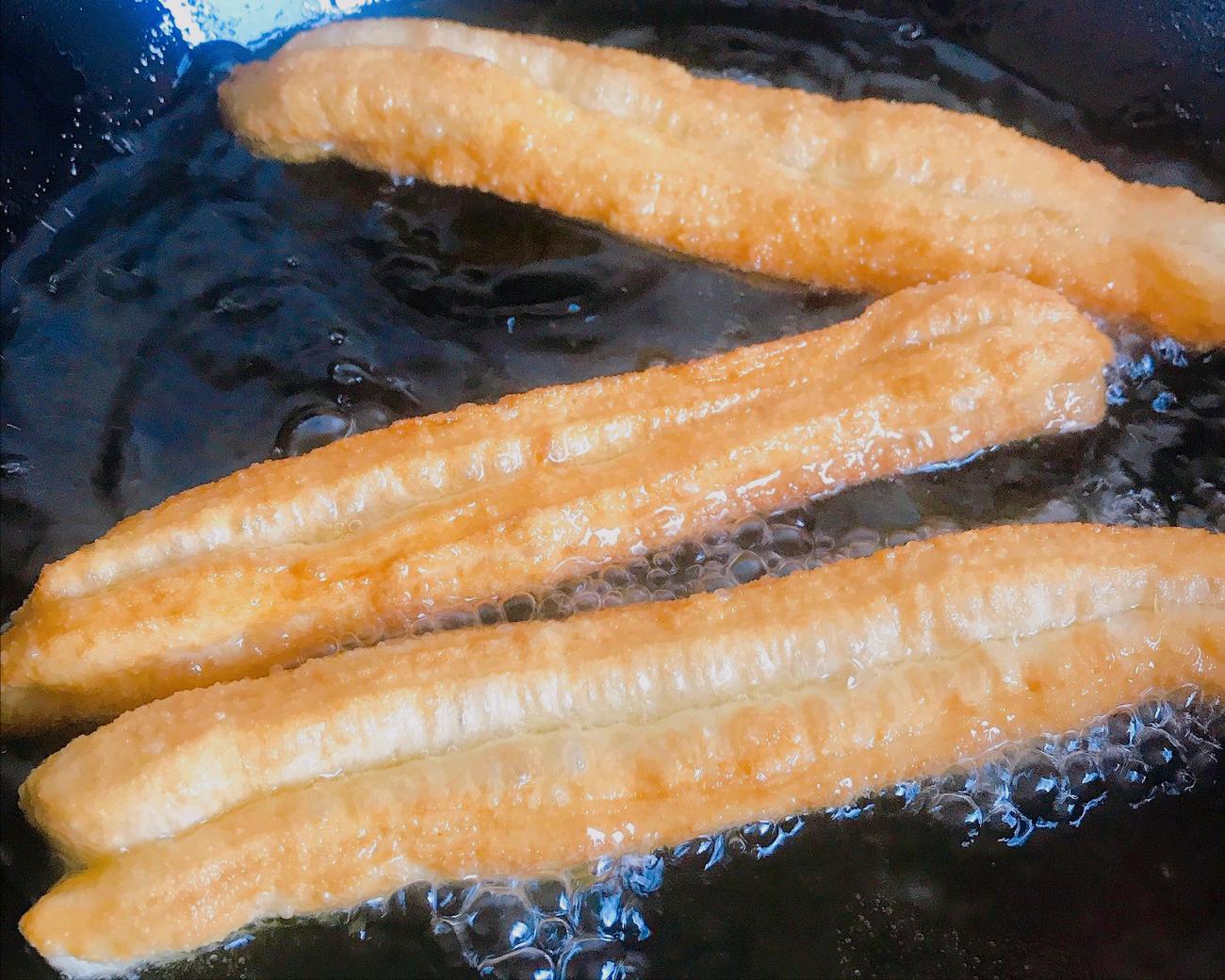 家常炸油条需要放酵母吗,油条不放酵母怎么做才酥脆