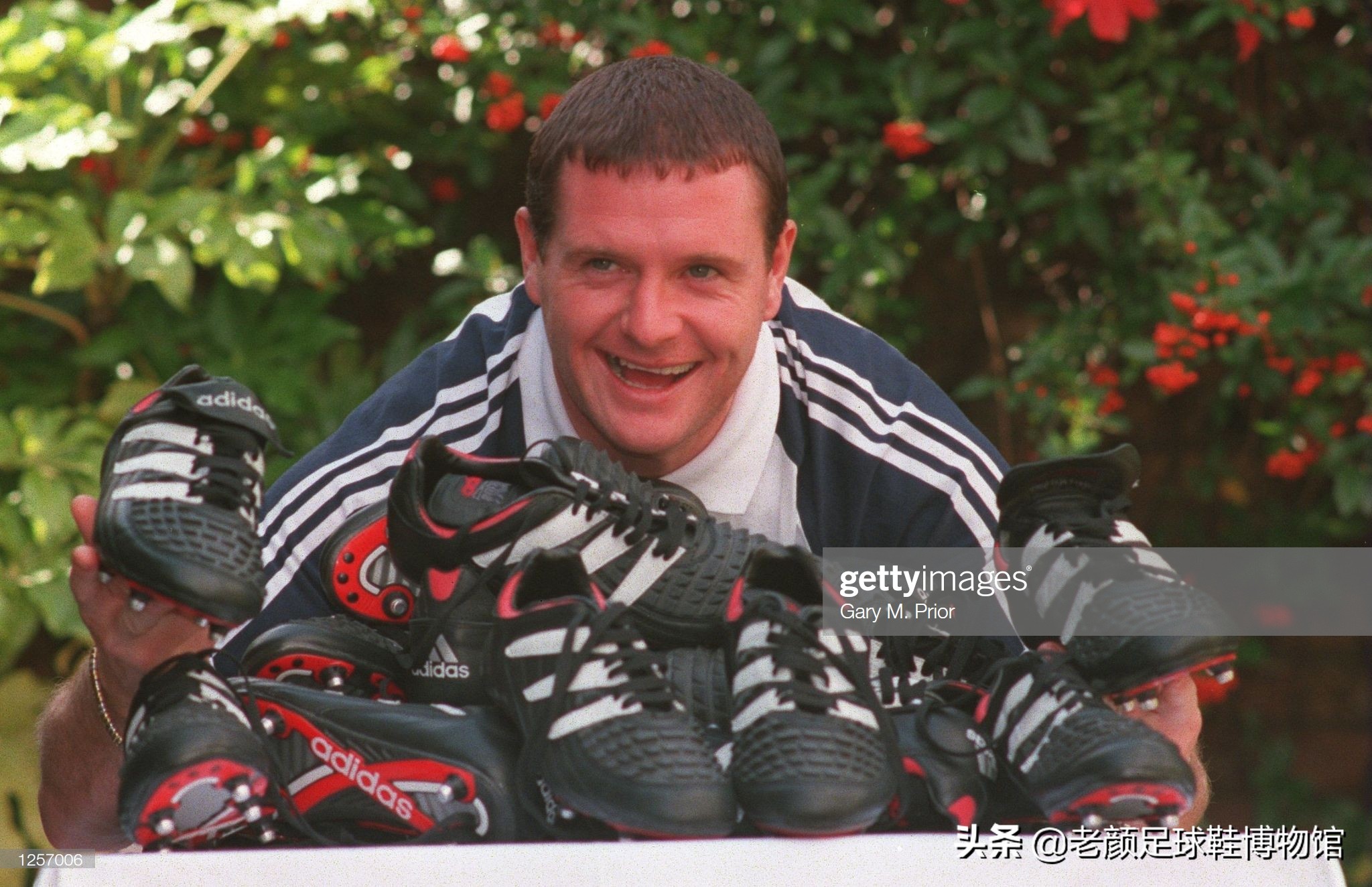 破产酒鬼的球鞋拍卖值6万，加图索的恩人名字成为香港路名