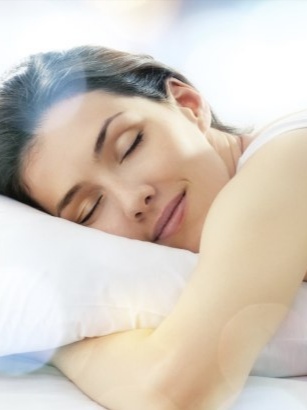 女人睡觉时,要扎发还是散发?我做错多年,难怪掉发快,发际线高