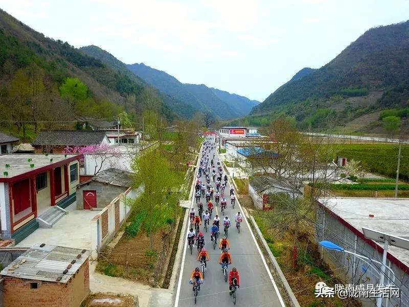 我叫成县,这是我2019年的自拍照