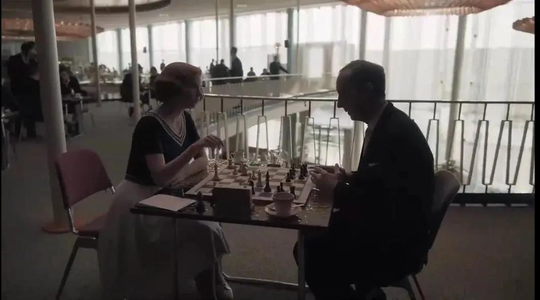 比起《女王的棋局》，女王的衣橱才是经典所在