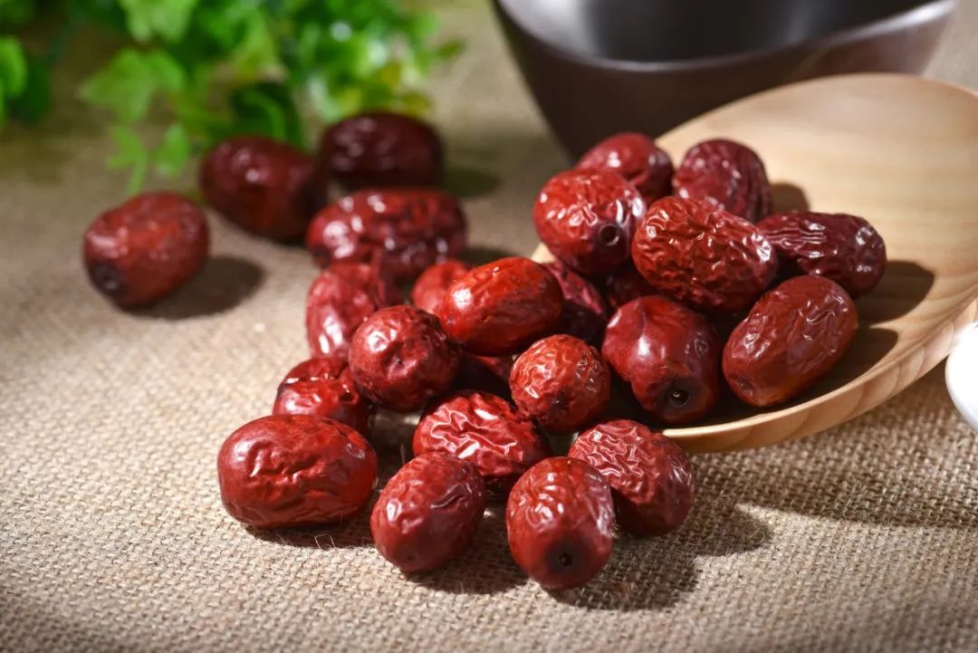 不来月经不怀孕身体浮肿咋回事,48岁不来月经小腹变大身体浮肿