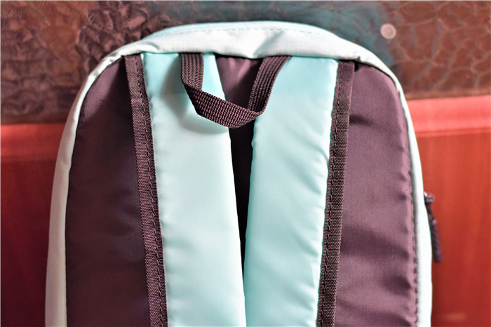 小米背包为什么这么受欢迎,小米极简都市背包一代和二代